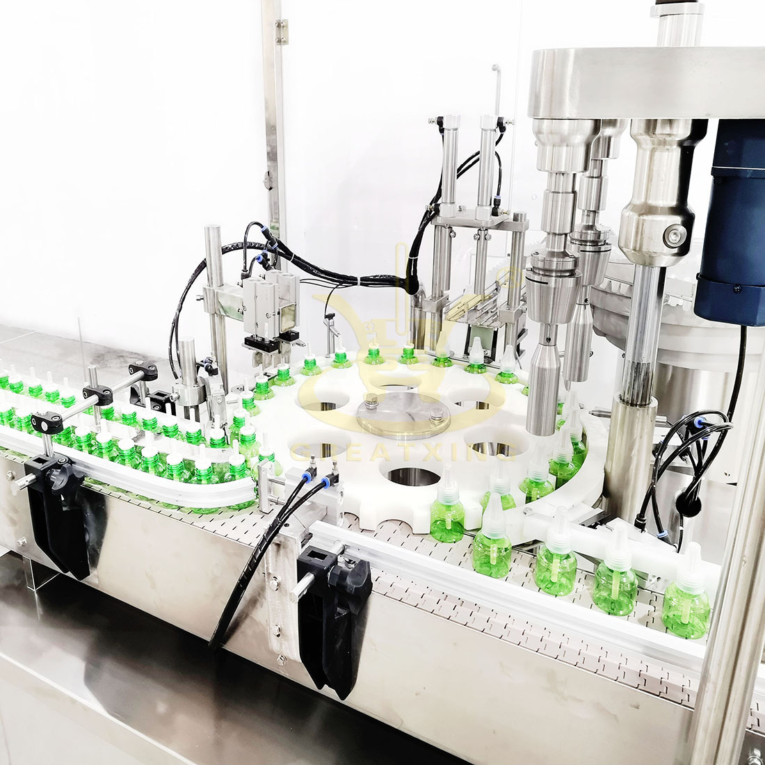 1629956710271798.jpg 8頭蚊香液灌裝機(jī)帶水印.jpg